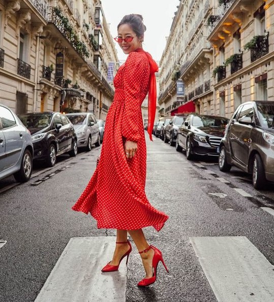 kırmızı puantiyeli elbise 2019