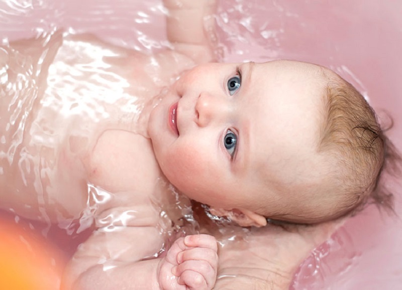 Bebeğin İlk Banyosu Ne Zaman Yaptırılmalı?